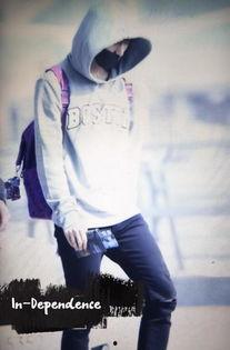 张艺兴机场最新爆料,揭秘明星私服搭配与出行细节